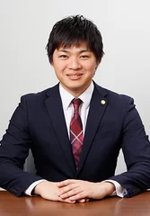 弁護士　村岡 つばさ