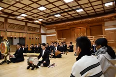 雅楽部の演奏を見学