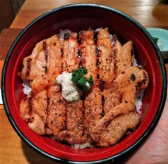 三重名物　トンテキ丼