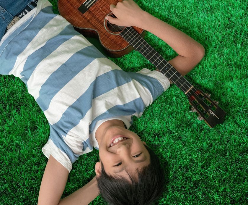 今年の夏休みは「ウクレレ」に注目!
新宿小田急で、“ナニワの高速ウクレレ少年”
近藤利樹さんによる演奏会を開催します!