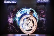 今、テレビやSNSで話題の空間に浮かぶ3D映像を作り出す機器　3D Phantom(R)に、新サービス【Phantom Cloud】登場