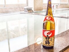 本物の日本酒をお風呂へ投入！？『白鶴×極楽湯』日本酒の日コラボ9月14日(金)から開催