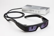 全く新しい視覚体験を提供する網膜投影デバイス　網膜走査型レーザアイウェア「RETISSA(R) Display」店頭受注開始