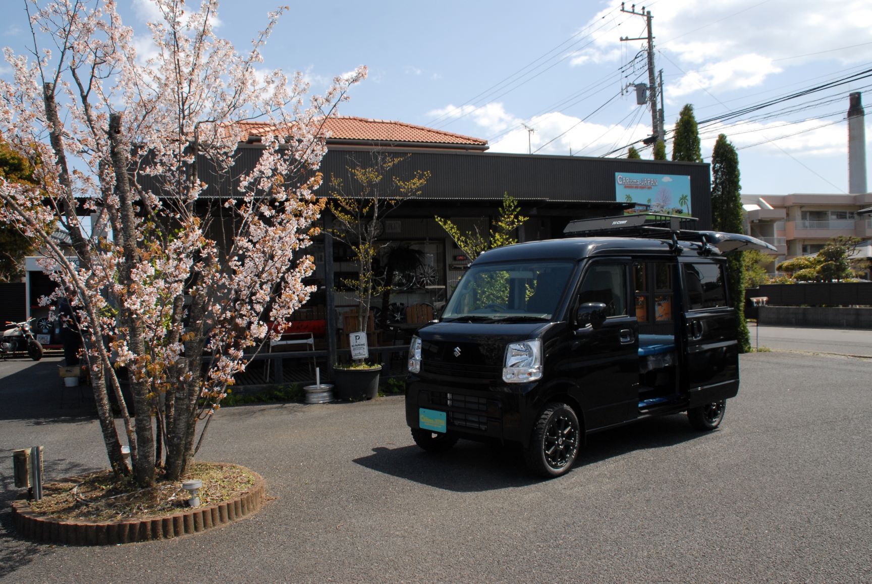 気軽にアウトドアを！軽キャンピングカー「Jumpie」販売開始 車のドアを開けると中は広々、ベッドシステムやシンク が備え付け！｜カリスマジャパンのプレスリリース