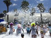 大量の泡とビニールプールで暑い夏を涼しく！「サンロイヤルサマーフェスティバル」8月5日 開催
