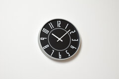 札幌駅を象徴する時計2種を新たに製品化！置き時計「eki clock s」と腕時計「sapporo star watch」発売～世界的デザイナー五十嵐  威暢による構内と外壁の駅時計～｜株式会社designshopのプレスリリース