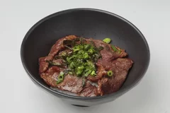 大人気！炭火焼肉たむらの壺カルビ丼