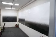 抽象絵画作品の展示の様子　エトワール画廊