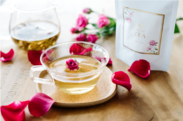 ほうじ茶なのに薔薇？香ばしさの後に、ほんのり薔薇の香り　薔薇100％、10時間で完売した幻のほうじ茶「Dew Rose TEA(デューローズティー)」　Dew Rose公式オンラインサイトで7月1日より限定再販