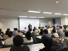 以前の講演会の様子