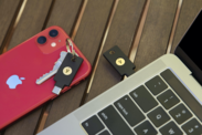 ペンティオ、USB-CでNFC対応のYubiKey 5C NFCを販売開始　～ひとつのYubiKeyでmacOS・iPhoneから「OneLogin」二要素認証を実現～