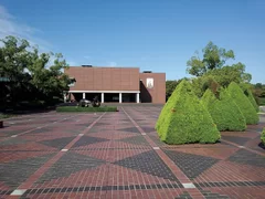 山梨県立美術館