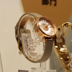 【オンライン映え部門金賞】OLIVIA BURTON