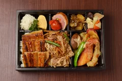 天然鰻と牛すきのハレの日弁当