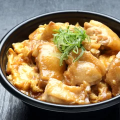 大ぶりカットの親子丼