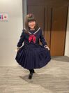 セーラー服姿のプレゼン