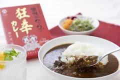 新発売『舞妓はんひぃ～ひぃ～狂辛カレー』 2