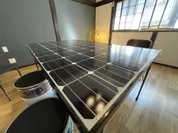 太陽光パネルを再加工したテーブル