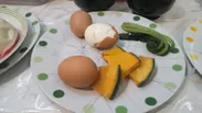 フライパンなのに半熟卵や蒸し野菜が作れる