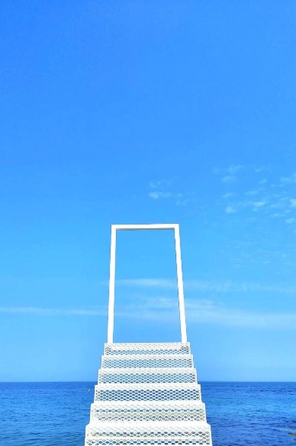 幸せのパンケーキ 淡路島リゾート が新たなフォトスポット 幸せの椅子 を12月13日にオープン 高さ3mの透明な椅子でインスタ映え 間違え無し マジア東京株式会社のプレスリリース