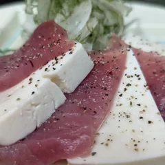 マグロと豆腐のカプレーゼ風