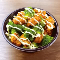 プテラノ丼(ブロッコリーと鶏唐)