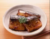 創業時より人気の魚惣菜「鯖の煮付け」