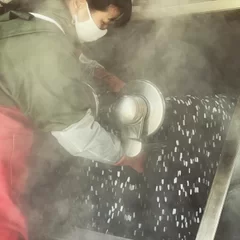 どの作業にも熟練の技術を要します