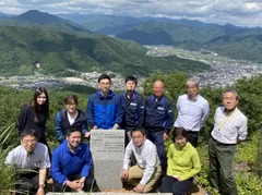 国見の森公園山頂での集合写真