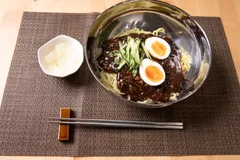 ドラマ『スタートアップ！』にちなんだ韓国ジャージャー麺を再現！