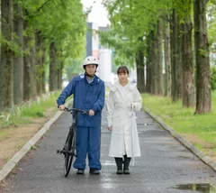 「全面反射レインウェアー」二人となり