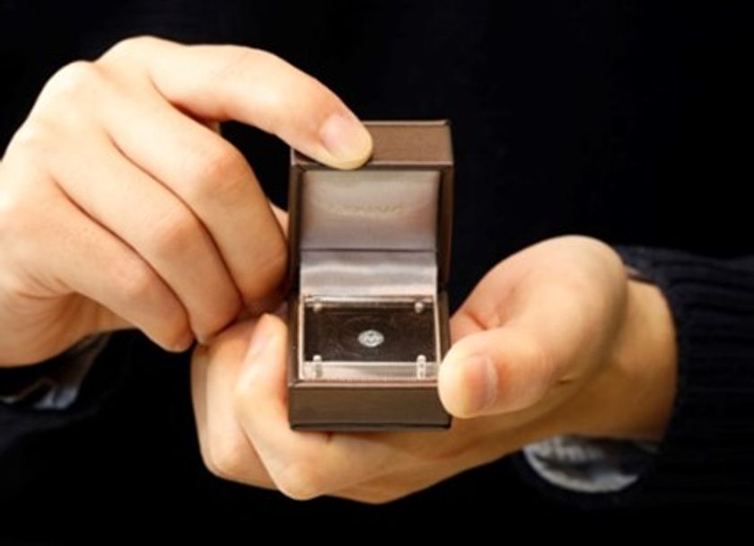 デザインはふたりで選べる理想の『ダイヤモンドプロポーズ』
~最上級の輝きが彩るクリスマス~