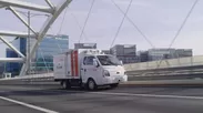 Vueron's self-driving delivery truck(with the team)