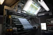 11色印刷機を用いて印刷