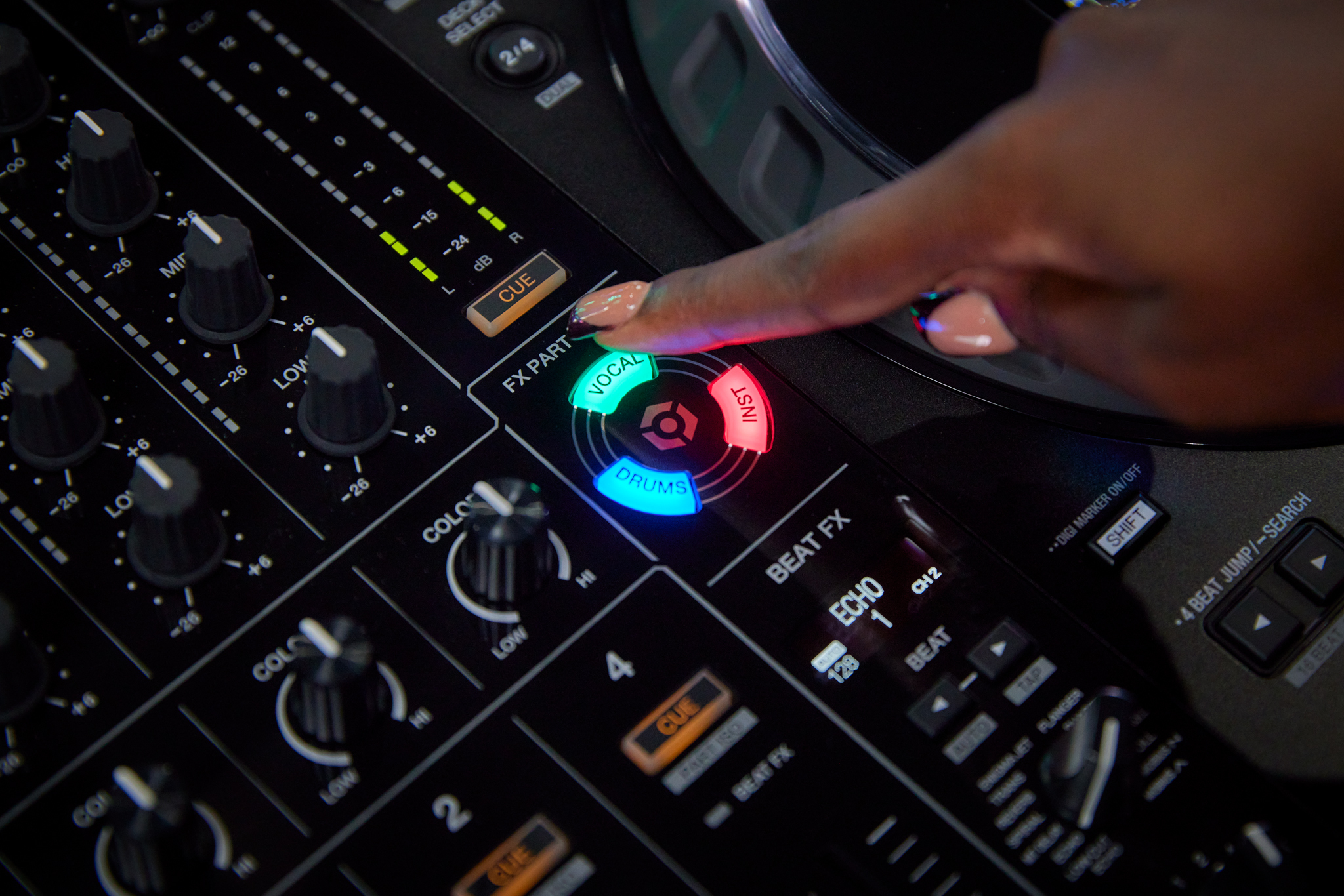 rekordbox・Serato DJ Pro対応4ch DJコントローラー「DDJ-FLX10」が