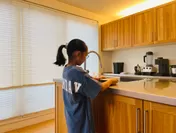フルフラットのオープンなスペースで、家族みんなが家事に参加しやすいキッチン