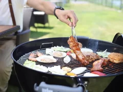 都会に近い森で楽しむBBQ