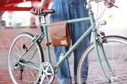 自転車をおしゃれに着飾るフレームバッグ