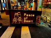 上野2丁目仲町通り商店会の「Peace of Beer」の様子。地元で醸造したご当地ビールなどが販売された