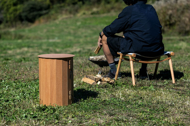 家と外で美しく機能的なアウトドアブランド「IKIKI」 折りたためる木製 