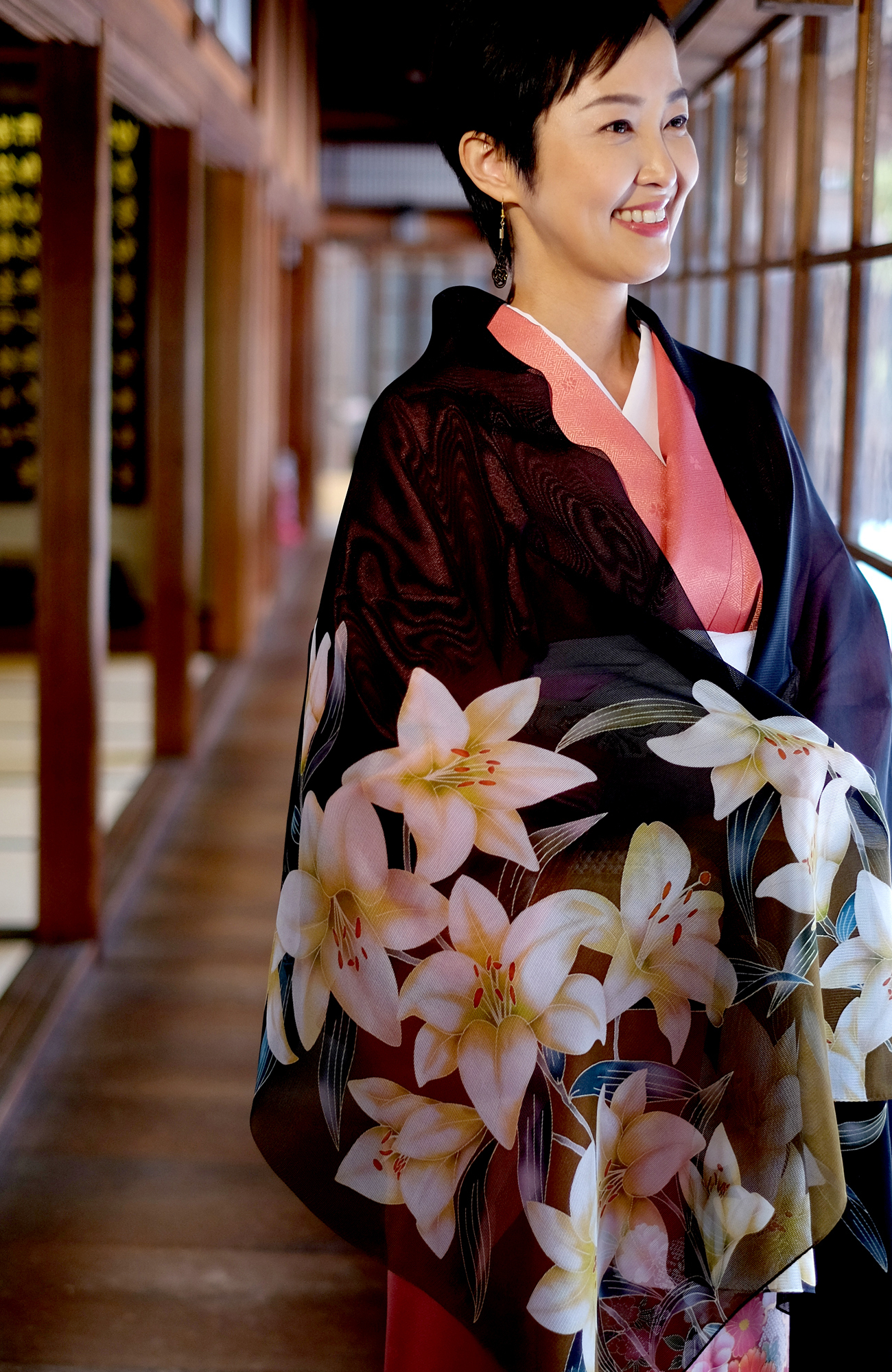 日本と世界を紡ぐシルクストール「ROSHA-KIMONO」 OMOTENASHI