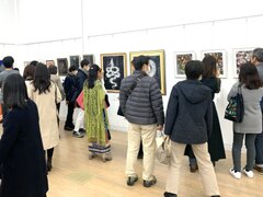 2023年の21世紀アートボーダレス展 会場ブース内風景