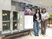 「言葉を売る花屋」 芝浦工業大学学生(左)と日比谷花壇社員(右)