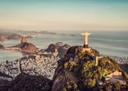 リオの街を見守るキリスト像