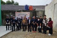 ROY株式会社が運営する建築研修センターに訪れた駐インドネシア日本国大使 正木靖氏(写真中央)
