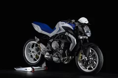 試乗車：BRUTALE 800 ITALIA