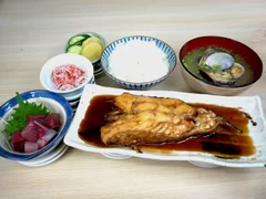 魚屋の煮魚定食　1,480円(税込)