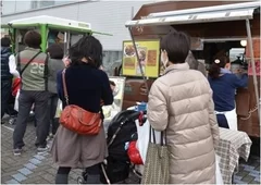 グルメも楽しめる隅田川テラスのキッチンカー