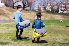 お子様でも持ち運びできる重さを考慮