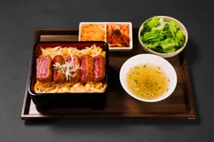 ランチ限定「牛ヒレかつ重セット」